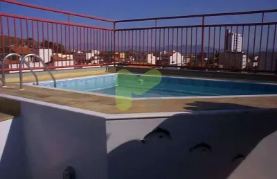 Cobertura duplex com 4 quartos (sendo 2 suítes) no centro