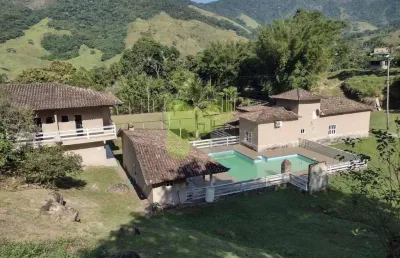 Sítio à venda bicuda grande, com casa sede, 3 quartos sendo 1 suite, sala ampla, varanda..