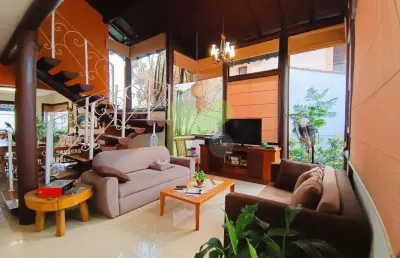 Casa à venda excelente padrão, 3 quartos (1 suite), 4 vagas, gloria - macaé/rj.