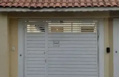 Sobrado com 3 suítes, 3 vagas e quintal e área gourmet