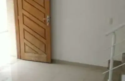 Sobrado em condomínio fechado 2 dormitórios, 1 vaga de garagem livre, 110 m² com salão privativo