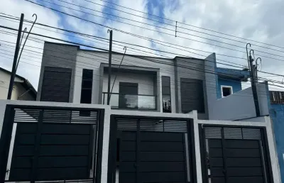 Sobrado com 3 dormitórios e duas vagas  na região da vila ré