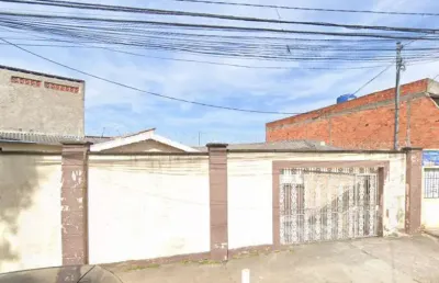 Casa térrea na região de itaquera com 3 dormitórios e 2 vagas