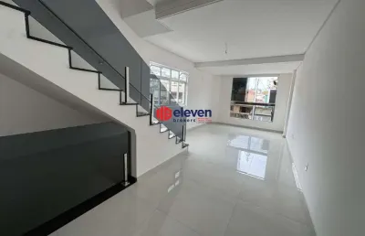 Magnífica sobreposta alta recém construída à venda no bairro do embaré em santos.