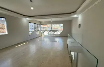 Ampla casa sobreposta com 6 dormitórios e espaço gourmet – 152m² marapé - santos-sp