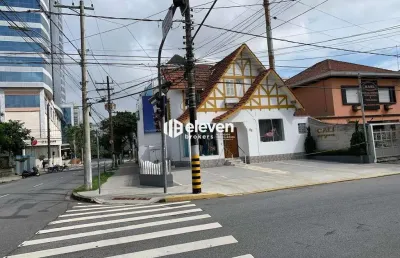 Casa estilo europeu na aparecida — a 1 quadra do praiamar e 2 da praia | 256m² | 3 vagas | versátil e comercial