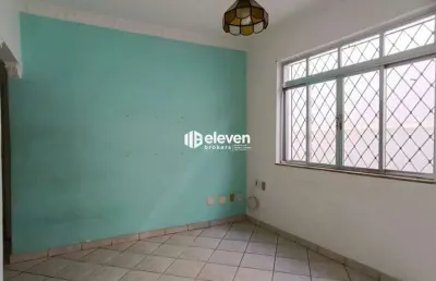 Apartamento térreo com quintal e 2 dormitórios – macuco, santos/sp