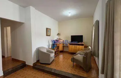 Excelente casa térrea, com 3 dormitórios sendo 1 suíte, com edícula e 4 vagas de garagem