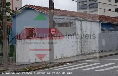 Casa de esquina ideal para comércio ou residência ou fazer prédio