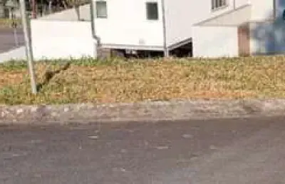 Terreno declive, condomínio cataguá way, taubaté/sp.