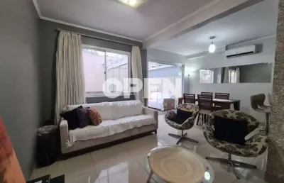 Casa em condomínio 03 dormitórios , moinhos de vento , canoas .