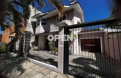 Sobrado 03 dormitórios com área gourmet e piscina – bairro tradicional de canoas