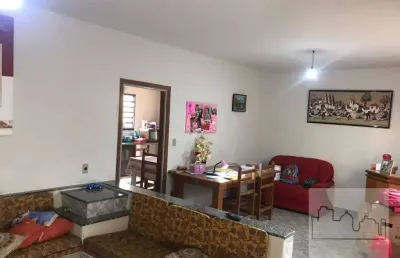 Casa com 3 quartos à venda na Rua Carlos Gomes, Centro, Araraquara
