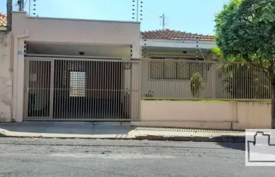 Casa à venda na Avenida Carlos Batista Magalhães, Vila Xavier (Vila Xavier), Araraquara