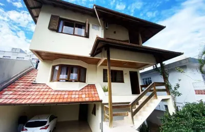Casa em condomínio fechado com 4 quartos à venda na Rua Luiz Pasteur, Trindade, Florianópolis