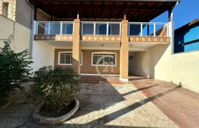 Sobrado centro 5 dorms, sendo uma suite. 600m da praia!