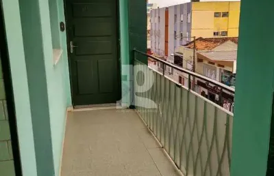 Lindo apartamento central, 50m da bento com sacada.