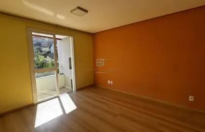 Apartamento com 2 dormitórios e  vaga dupla de garagem no bairro kayser