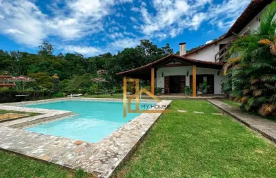 Casa com 5 suítes à 20 minutos do centro de teresópolis/rj