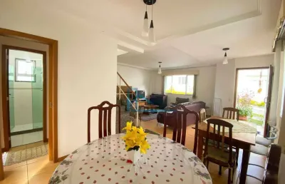Casa em condomínio com 4 dorms.(1suíte) + 2 vagas e lazer - agriões