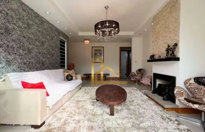 Casa em condomínio com 5 suítes e lazer privativo a poucos minutos do centro de terespolis