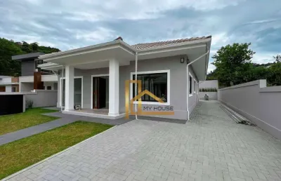 Casa nova e linear com 3 suítes em condomínio de teresópolis