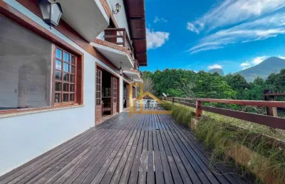 Casa à venda em teresópolis, com cara de sítio, mais de 3.000m² de terreno e 4 suítes