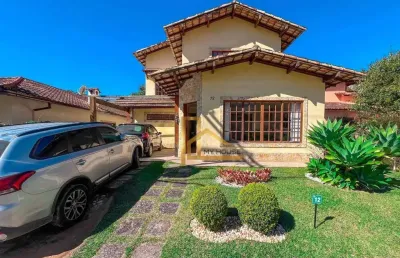 Casa com 4 quartos e lazer dentro de cond. - à 15 min. do centro