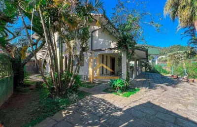 Casa com 5 quartos sendo 3 suítes perto do clube comay e da feirinha do alto de teresópolis!