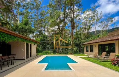 Casa linear dentro de condomínio com 5 quartos (4 suítes) e lazer privativo!
