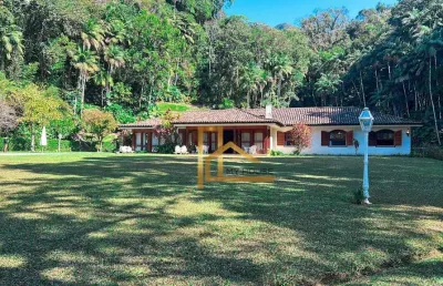 Casa linear com 4 dormitórios sendo 1 suíte, casa de caseiro, casa de hospedes e lazer privativo à venda, 412m² soberbo.