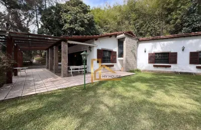 Seu refúgio no centro de teresópolis, casa com terreno de 4.400m² e área de lazer privativa!
