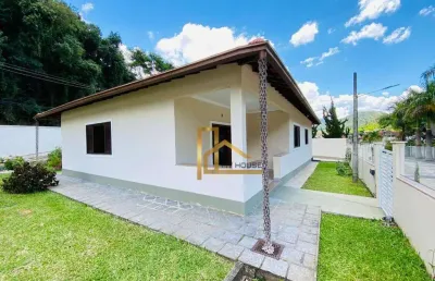 Casa linear com 3 dormitórios sendo 2 suítes à venda, 193 m² - prata - teresópolis/rj
