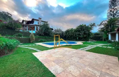 Refúgio de luxo e tranquilidade perto do centro de teresópolis - 5 dormitórios, piscina aquecida, área gourmet e vista para as montanhas
