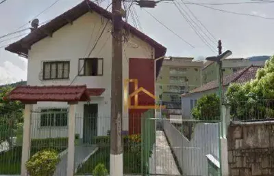 Kitnet ao lado da unifeso no bairro do alto em teresópolis-rj
