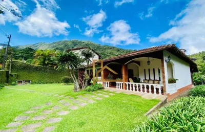 Casa principal linear 3 quartos sendo 1 suíte à venda, 230 m² - 3 min da feirinha do alto - teresópolis/rj
