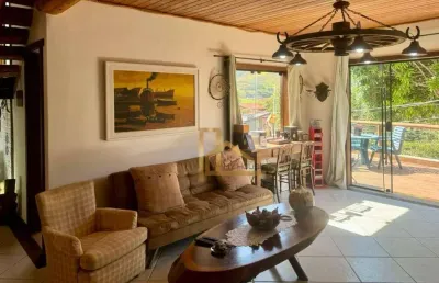 Casa em condomínio no estilo casa de campo com vista para as montanhas,  3 quartos em vargem grande , teresópolis-rj