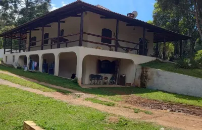 Alugo linda chácara  com 4 quartos  ideal para casa de repouso