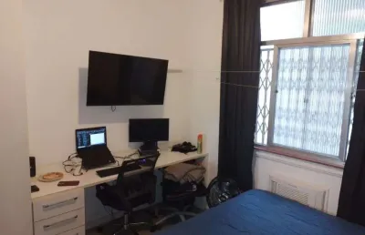 Apartamento quarto e sala reformado no catete imperdível!!!