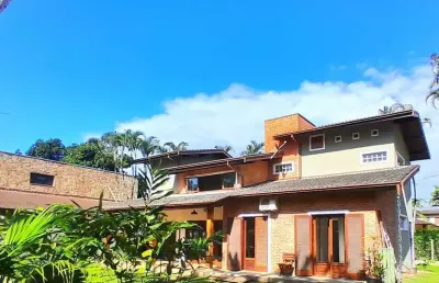 Casa em condomínio fechado com 5 quartos à venda na praia do itamambuca, ubatuba  por r$ 2.690.000