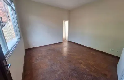 Rua capintuba, amplo 2 quartos mais dependência, 2 banheiros, próximo ao metrô