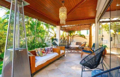 Casa cinematográfica frente ao lago no vista alegre, 5 suítes, piscina e vista deslumbrante