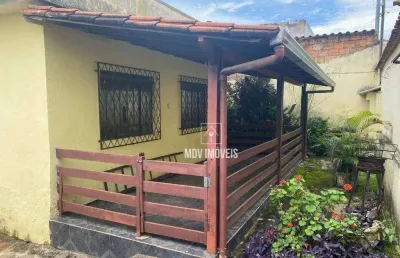 Casa individual em lote 360 m² com varanda e barracão no fundo!