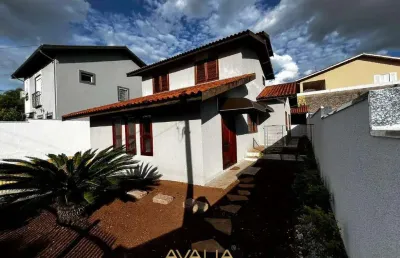 Charme e conforto: residência próxima à padaria suíça