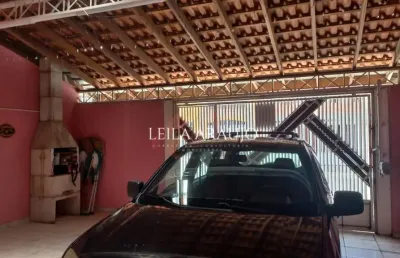 Ótima localização. sala com copa, churrasqueira, lavanderia, portão automático.