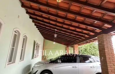 Essa casa está localizada no jardim satelite , possui fácil acesso às principais vias da cidade