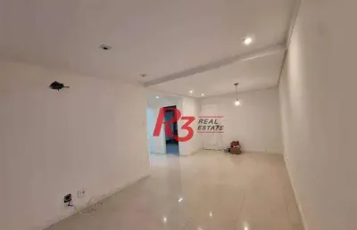 Amplo apartamento de 2 quartos à venda em frente à praia do gonzaguinha.