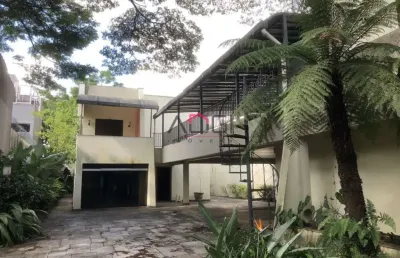 São 718 m² de construção e mais de 1.500 m² de terreno !!!!