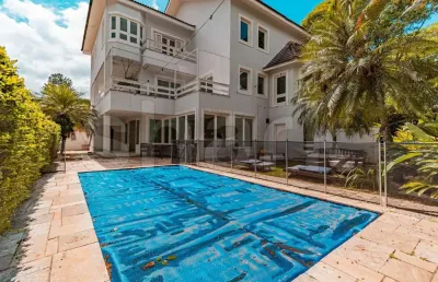 Casa à venda por r$ 3.900.000,00 ou locação por r$ 14.000,00 em alphaville, santana de parnaíba-sp