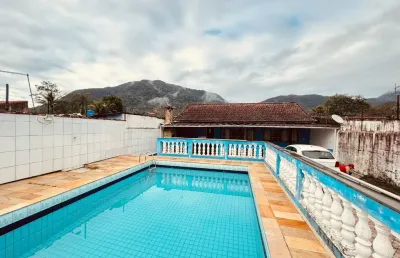 Casa em peruíbe, 5 dormitórios, 2 suítes, piscina, churrasqueira